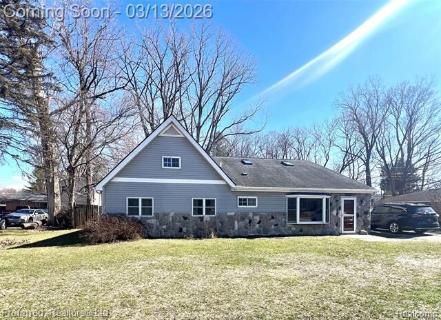 Property Photo: 17300 Merriman Road N MI 48152