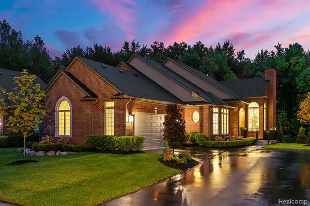 Property Photo: 2515 Barberry Drive 21 MI 48316