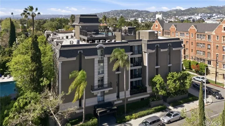 Property Photo:  585 N Rossmore 209  CA 90004 