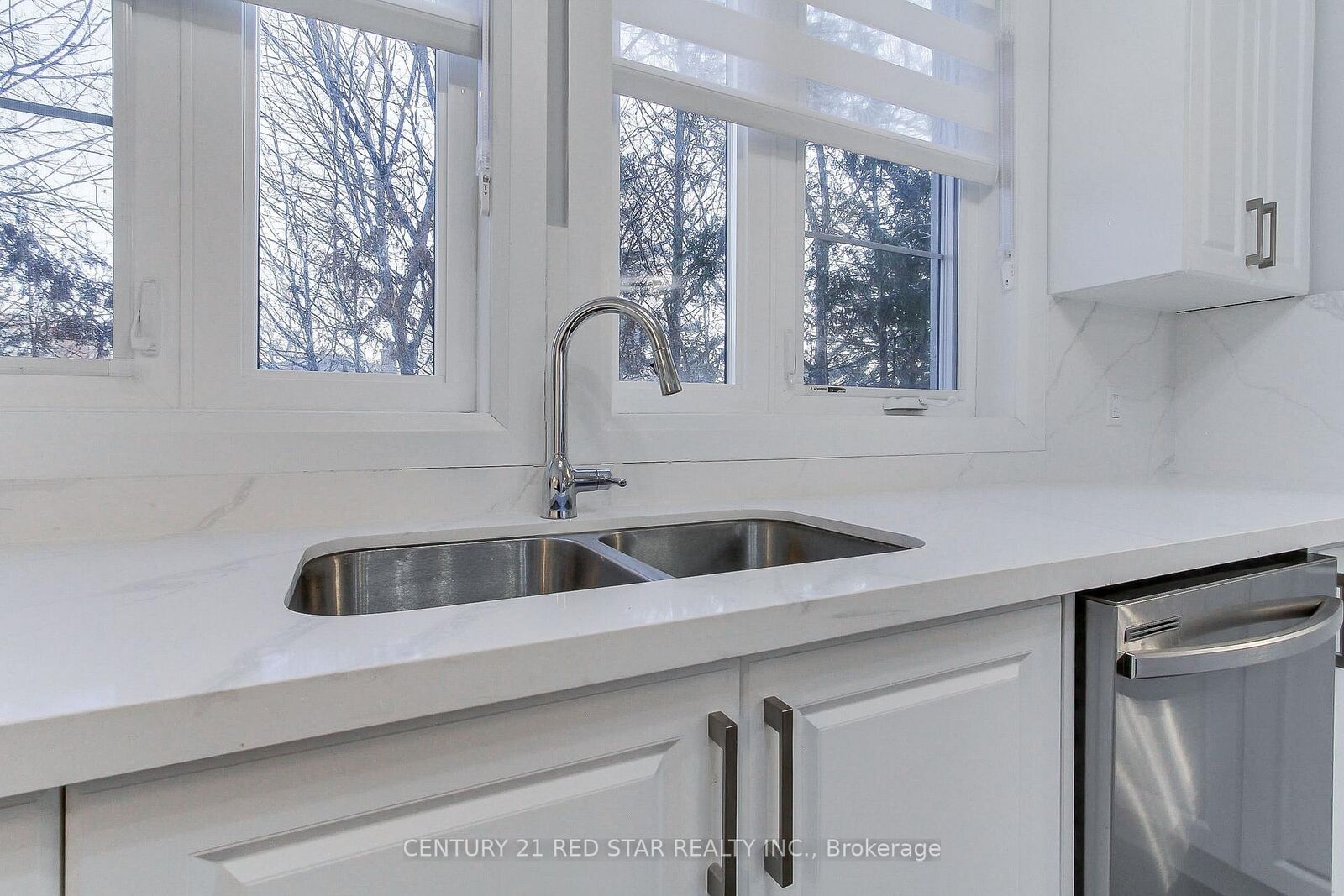 Photo de la propriété: 260 Eagle Street 23 ON L3Y 1K1