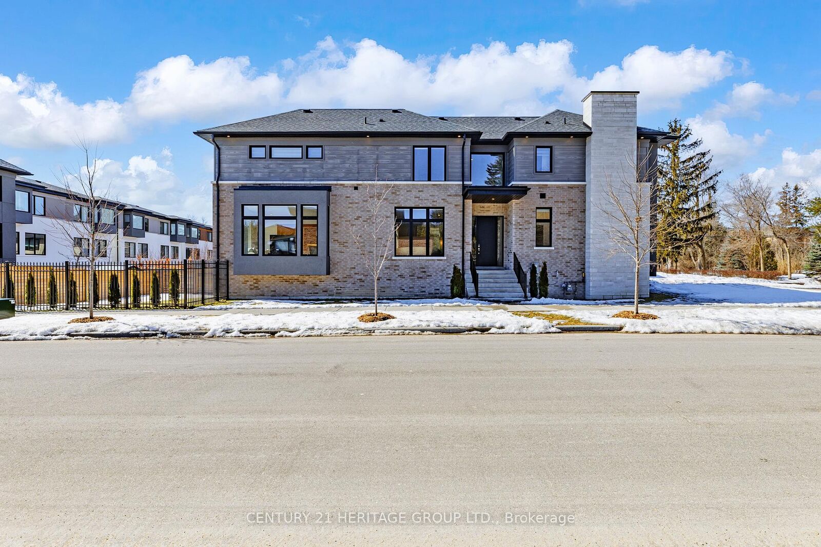 Photo de la propriété:  251 Oxford Street  ON L4C 7V7 