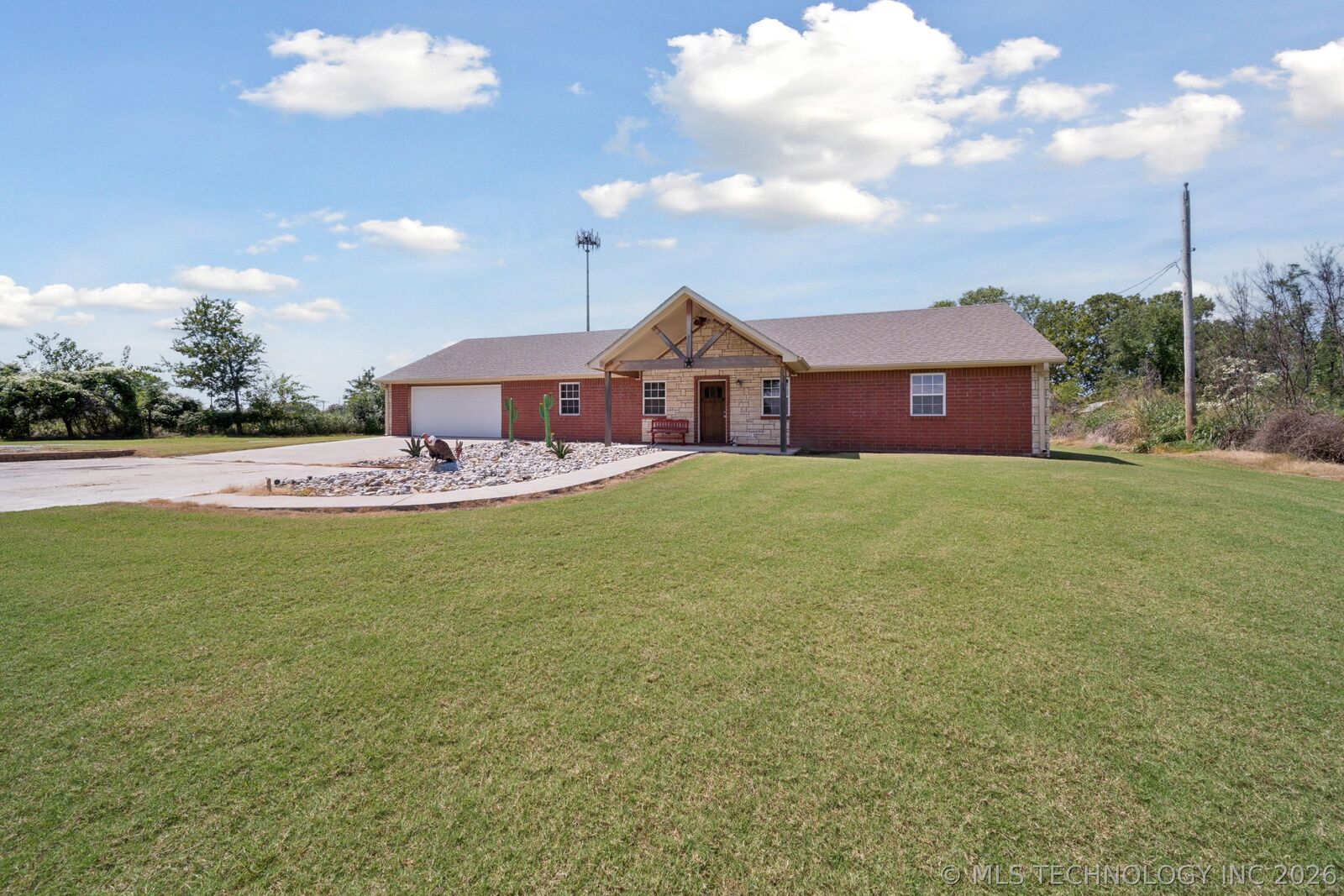 Property Photo:  15375 N 247th Road  OK 74447 