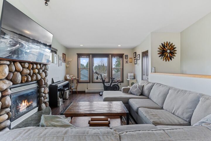 Property Photo: 2735 Rydal Ave BC V0R 1S0