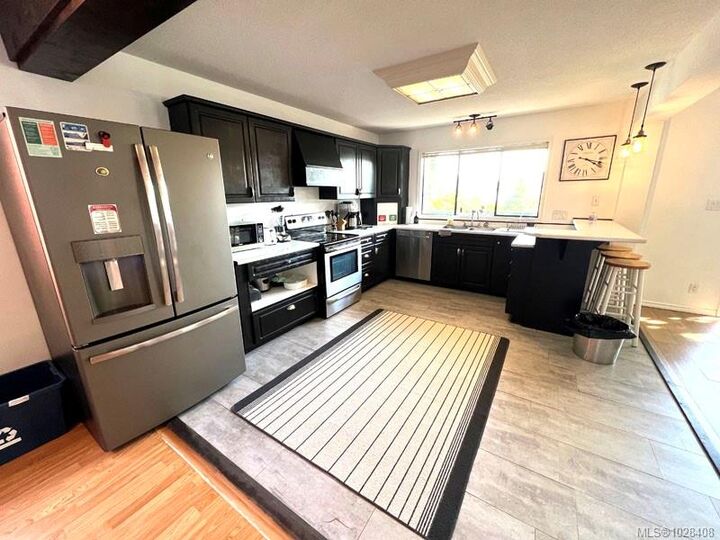 Property Photo: 811 Oceanview Dr BC V0T 1S0