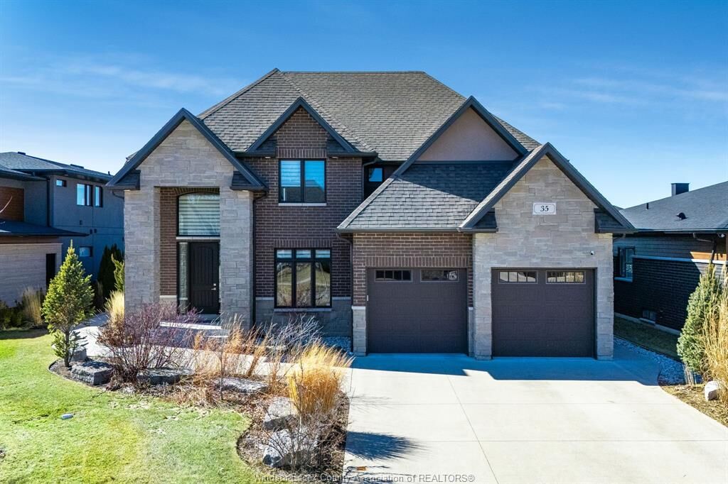 Photo de la propriété: 35 Augusta Drive ON N8H 0C7