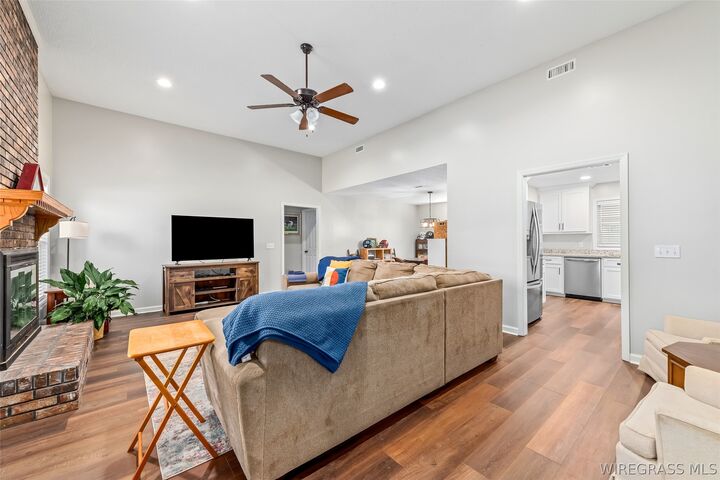 Property Photo: 301 Candlewood Drive AL 36330