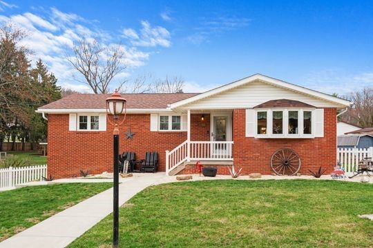 Property Photo:  1509 Orchard Drive  PA 15601 