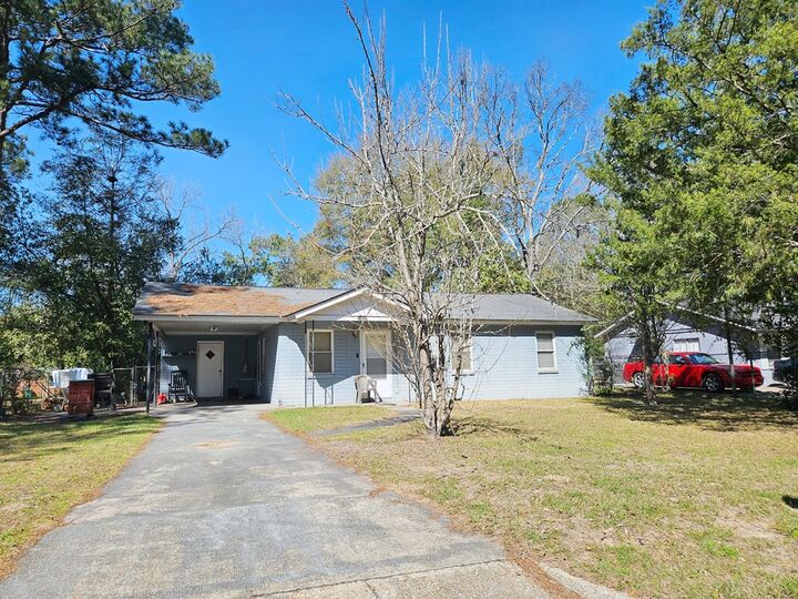 Property Photo:  1403 E Waddell Ave  GA 31705 