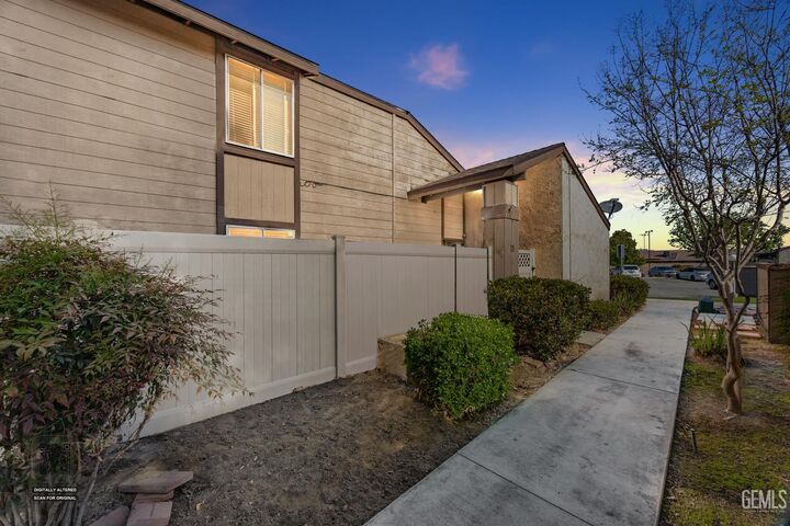 Property Photo:  5101 Dunsmuir Road 13  CA 93309 