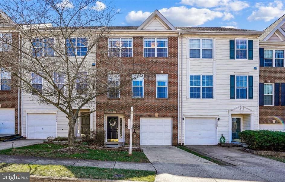 Property Photo: 45558 Lakemont Square VA 20165