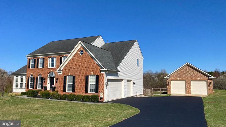 Property Photo:  38766 Rambling Farm Drive  VA 20158 