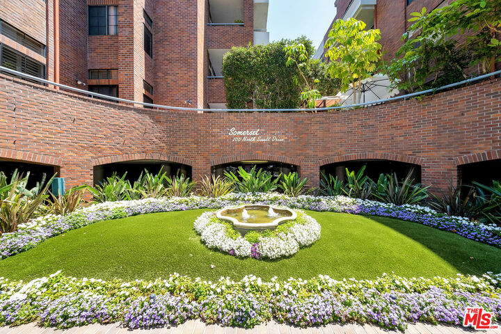 Property Photo: 200 N Swall Dr CA 90211