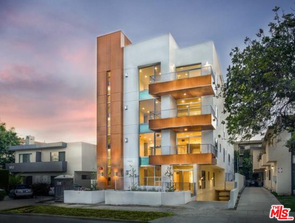 Property Photo:  1945 Overland Ave  CA 90025 