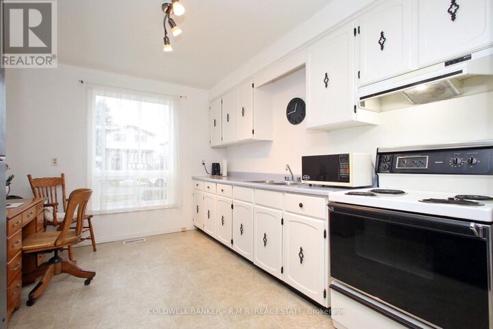 Photo de la propriété:  36 Loscombe Drive  ON L1C 3S9 