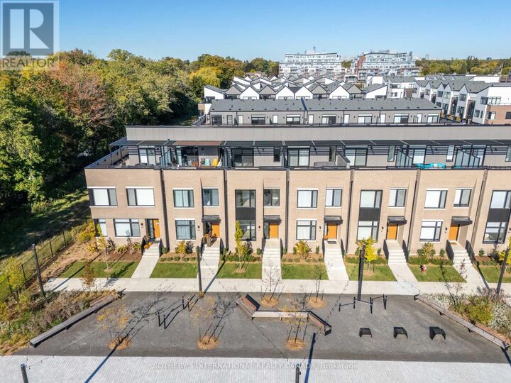 Property Photo:  60 Lou Parsons Way Drive Th 85  ON L5H 0B2 