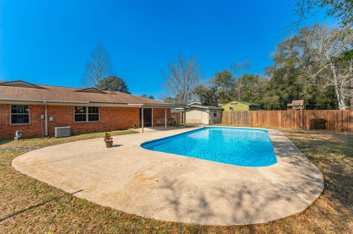 Property Photo: 22 Sharilyn Drive FL 32579