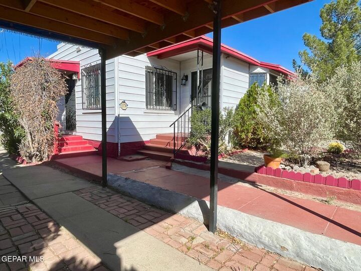 Property Photo: 1623 Howze Street TX 79903