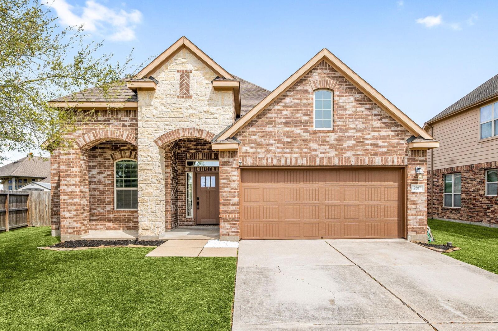 Property Photo: 9207 Gilbert Hollow Drive TX 77469