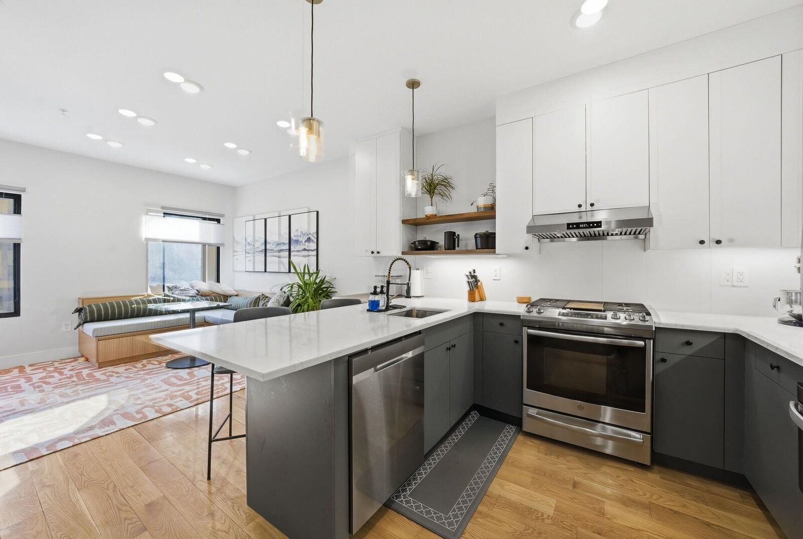 Property Photo:  22 Lincoln St 1  NJ 07307 