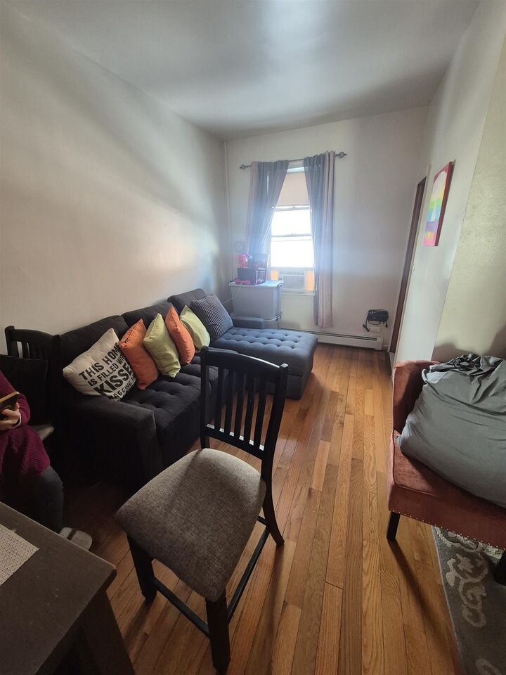 Property Photo:  39 Bowers St 2  NJ 07307 