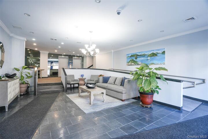 Property Photo:  400 High Point Drive 204  NY 10530 