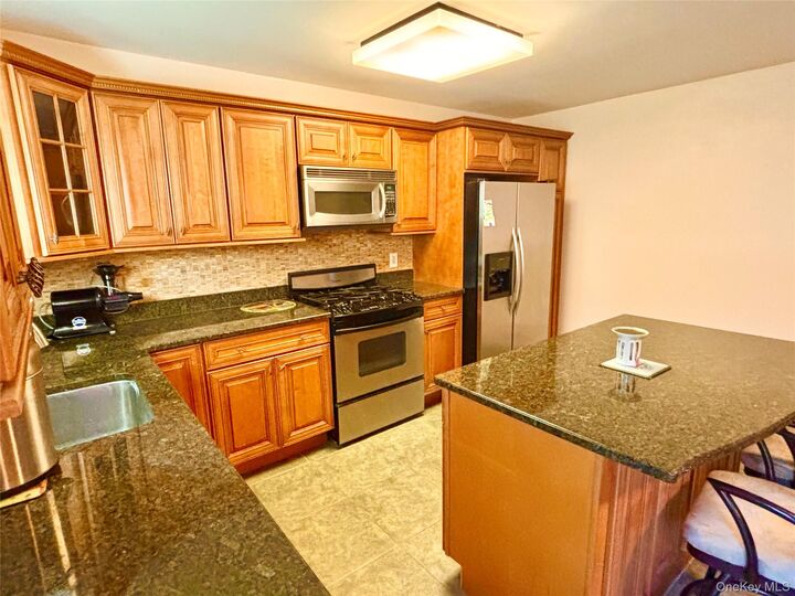 Property Photo:  18 Kensington Court  NY 10954 