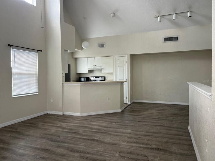 Property Photo:  9846 Lake Chase Island Way  FL 33626 