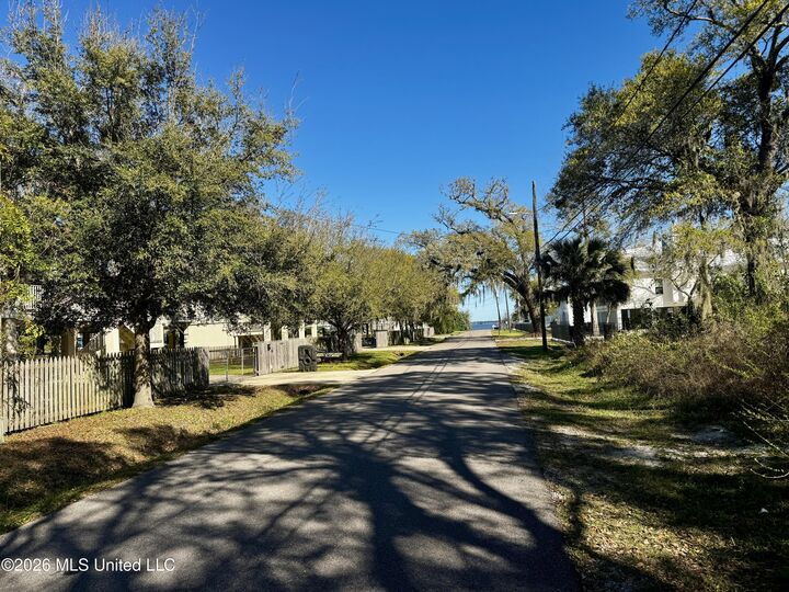 Property Photo:  105 Boardman Avenue  MS 39520 