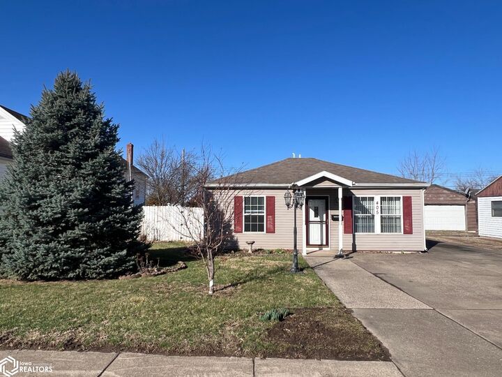Property Photo:  405 Cottage Grove  IA 52655 