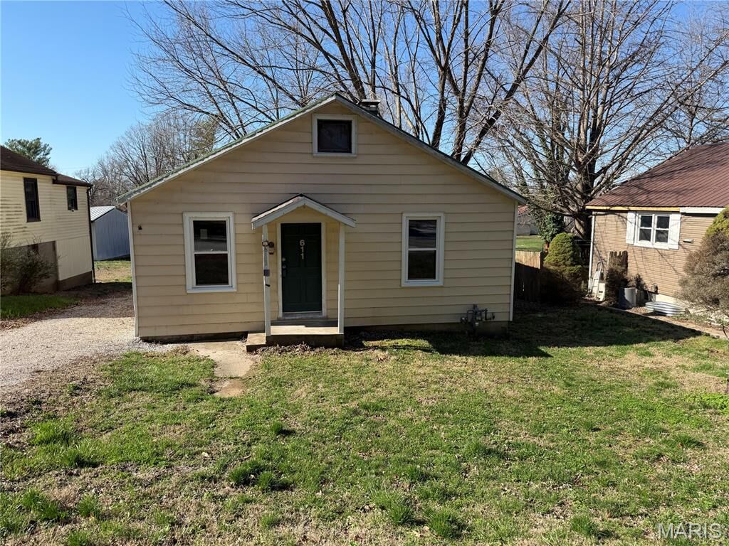 Property Photo:  611 Bluff Road  IL 62277 