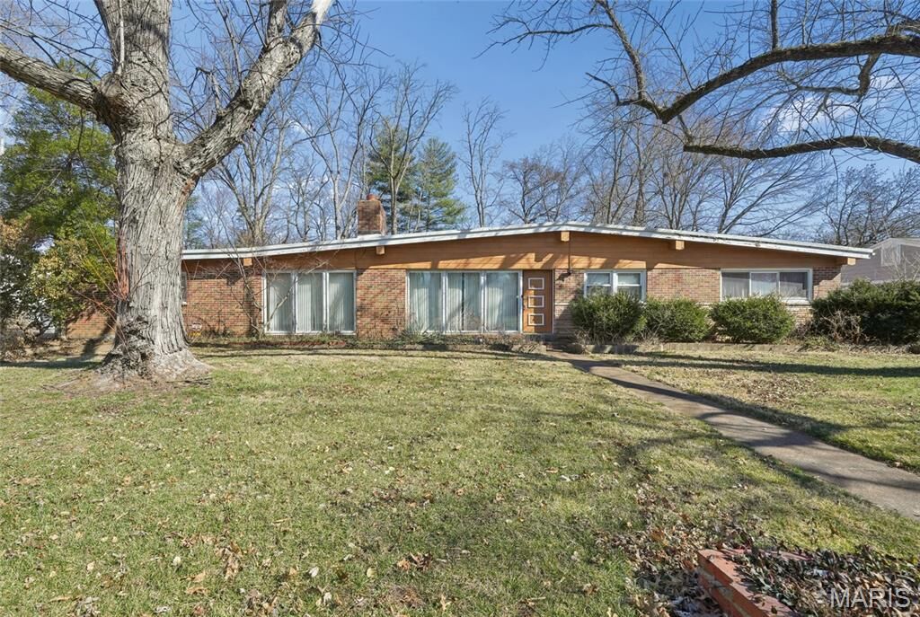 Property Photo:  808 Wenneker Drive  MO 63124 