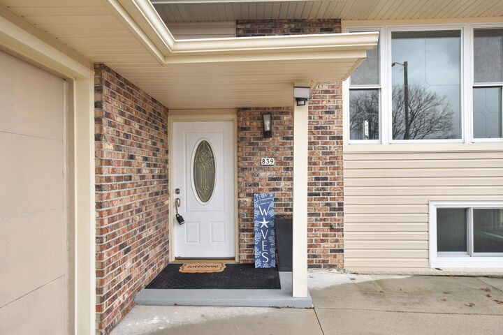 Property Photo:  839 Park Ave  WI 53070 