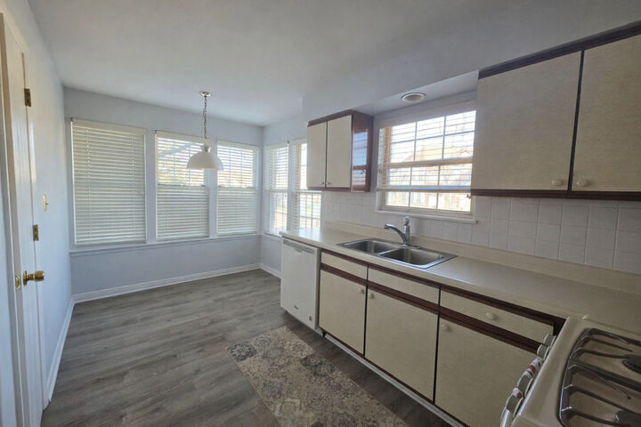 Property Photo:  1946 Quaker Hollow Lane  IL 60107 