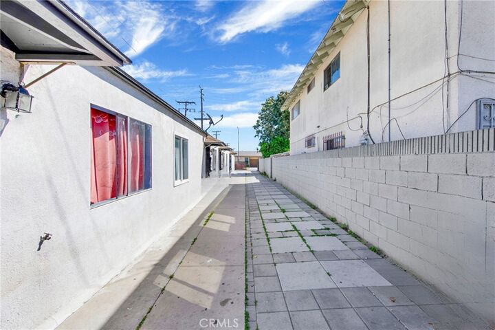 Property Photo: 5517 Loma Vista CA 90270