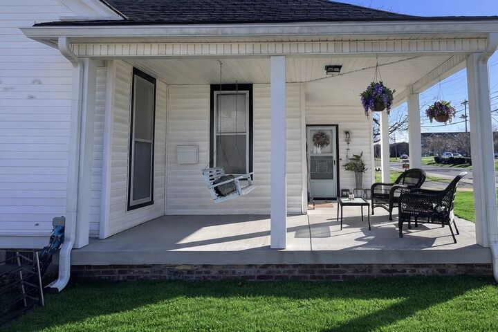 Property Photo:  209 S Greenwood St  TN 37087 