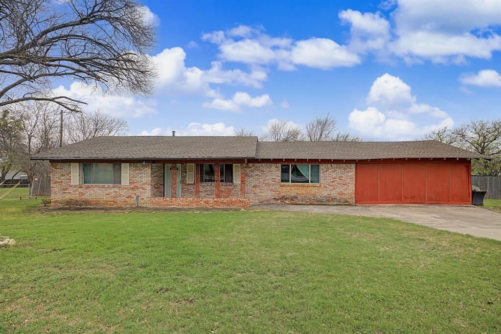 Property Photo:  4113 Canyon Trail  TX 76135 