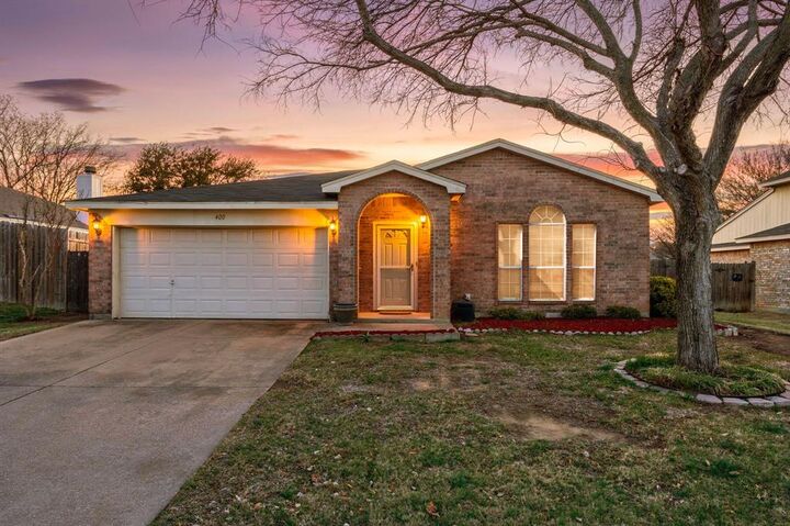 Property Photo:  400 Candlestick Trail  TX 76179 