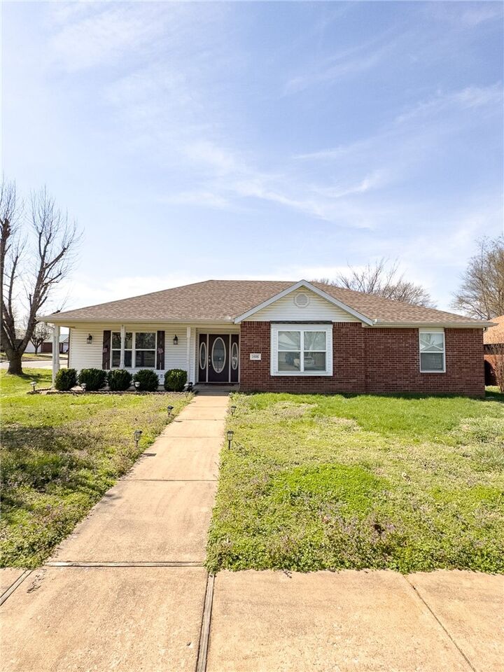 Property Photo:  1606 S 24th Place  AR 72758 
