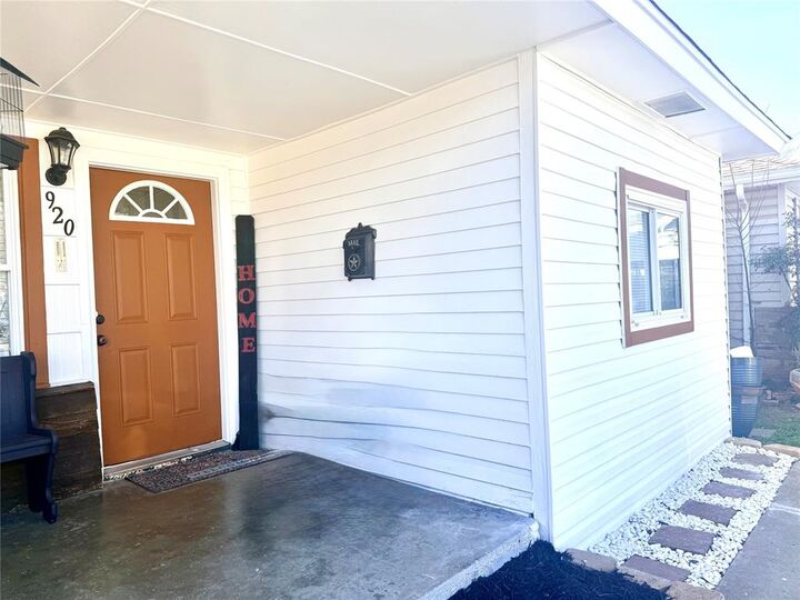 Property Photo: 920 SW 52nd Street OK 73109