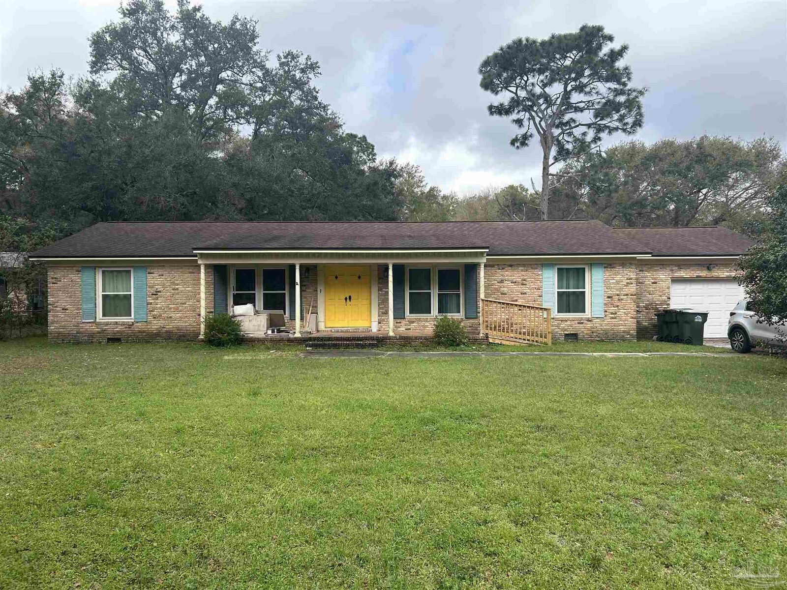 Property Photo:  2101 61st Ave  FL 32506 