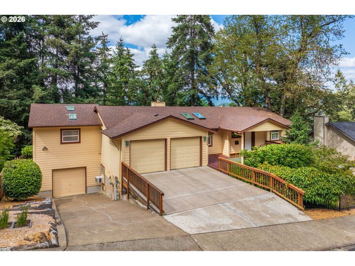 Property Photo: 2323 W 28th Ave OR 97405