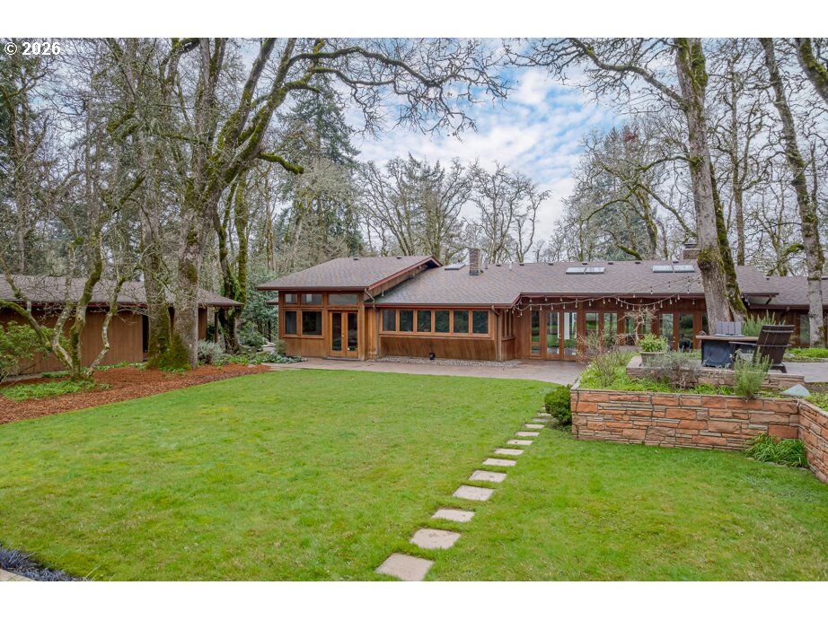 Property Photo: 1785 Skyline Blvd OR 97403