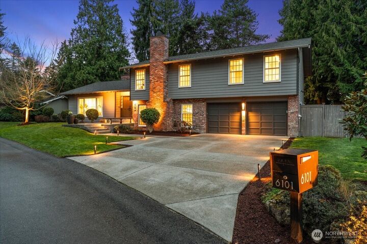 Property Photo:  6101  85th Place SE  WA 98040 