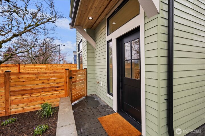 Property Photo:  522 NE 89th Street A  WA 98115 