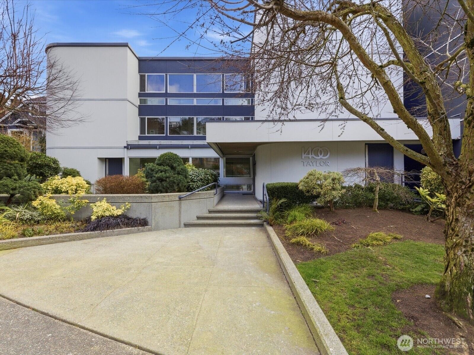 Property Photo:  1400  Taylor Avenue N 201  WA 98109 
