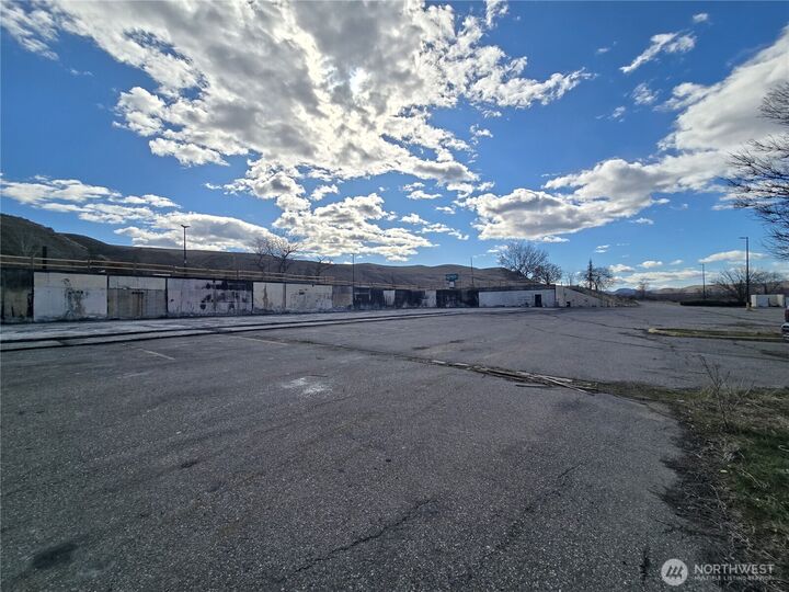 Property Photo: 11 Appleway WA 98840