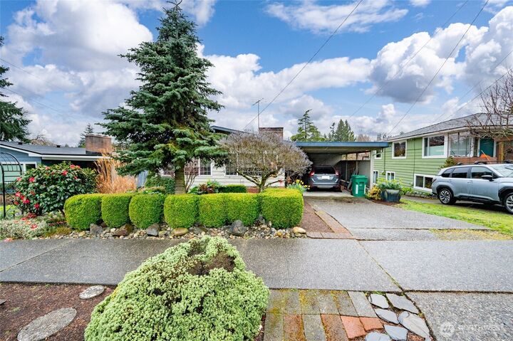 Property Photo:  6539  40th Avenue NE  WA 98115 