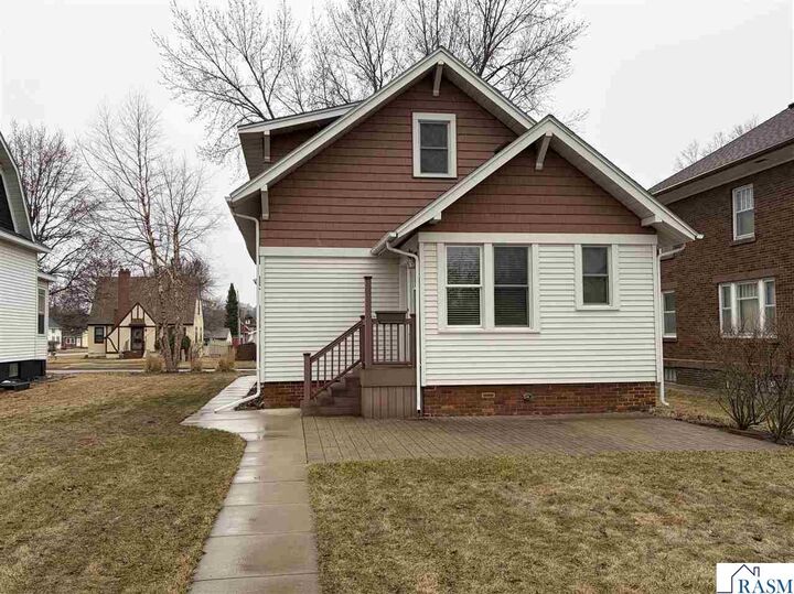 Property Photo:  1006 State Street North  MN 56073 