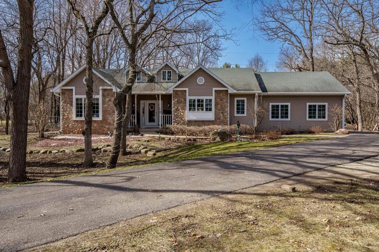 Property Photo:  4455 Pheasant Run  WI 53546 