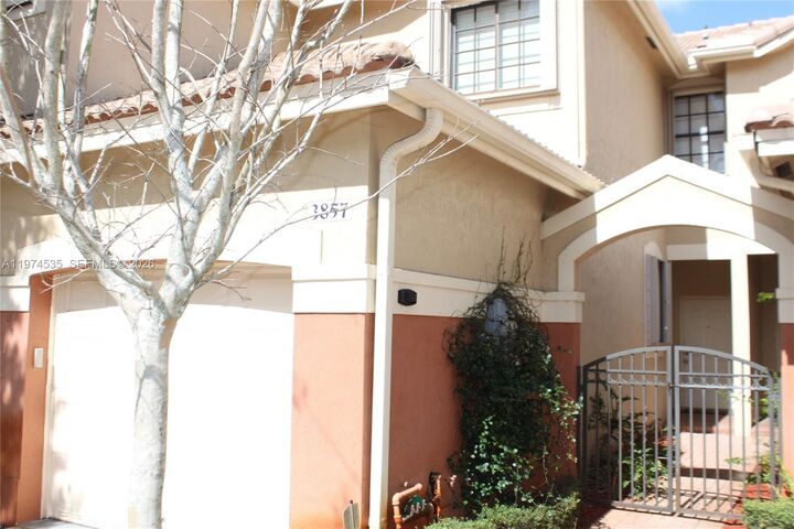 Property Photo:  3857 Tree Top Dr 3857  FL 33332 